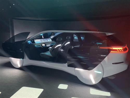 斑马 “Banma ME” –未来智能驾驶概念座舱