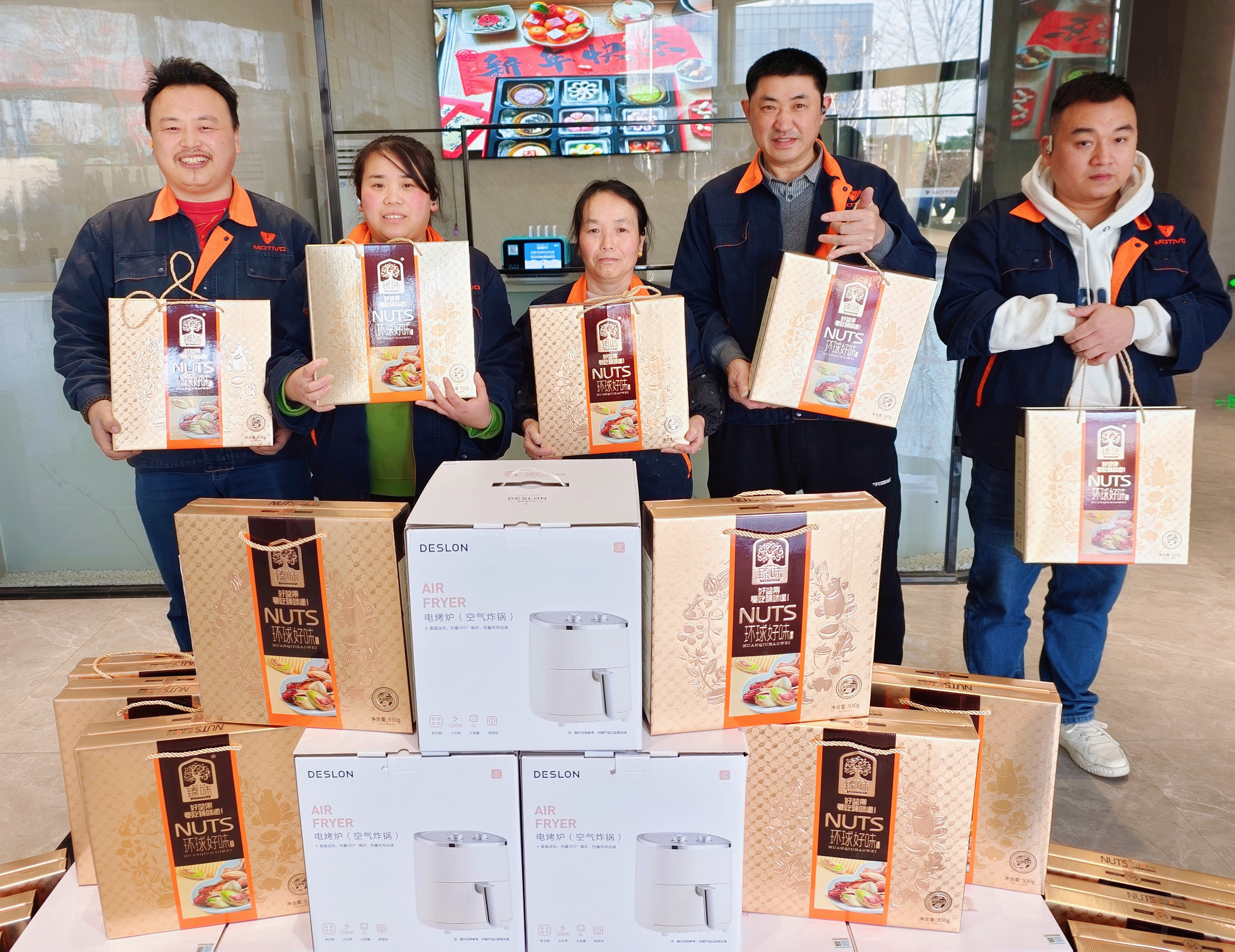 携手迎新春 | 颢屹汽车为全体员工发新春礼盒